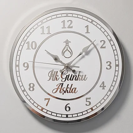 Ahşap Duvar Saati 35 cm Dekoratif Akar Saniyeli Sessiz Mekanizma 8 mm Beyaz Mdf Gümüş Pleksi ve Kenar Kaplama