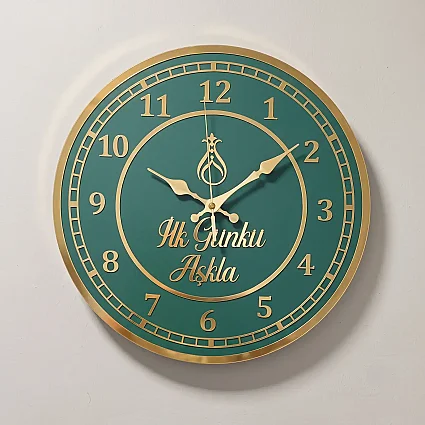 Ahşap Duvar Saati 35 cm Dekoratif Akar Saniyeli Sessiz Mekanizma 8 mm Yeşil Mdf Altın Pleksi ve Kenar Kaplama