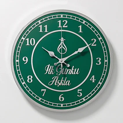 Ahşap Duvar Saati 35 cm Dekoratif Akar Saniyeli Sessiz Mekanizma 8 mm Yeşil Mdf Gümüş Pleksi ve Kenar Kaplama
