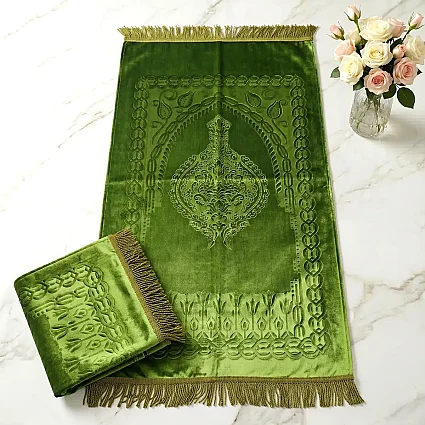 Astarlı Süngerli Kalın Platinyum Seccade 68x115 650 Gr Yeşil M1