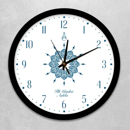 Duvar Saati 35 cm Çap Cam, Akar Saniyeli, Sessiz Mekanizma - Serhendi Logolu - İlk Günkü Aşkla - Çini Desen Siyah Çerçeve M2 - 1