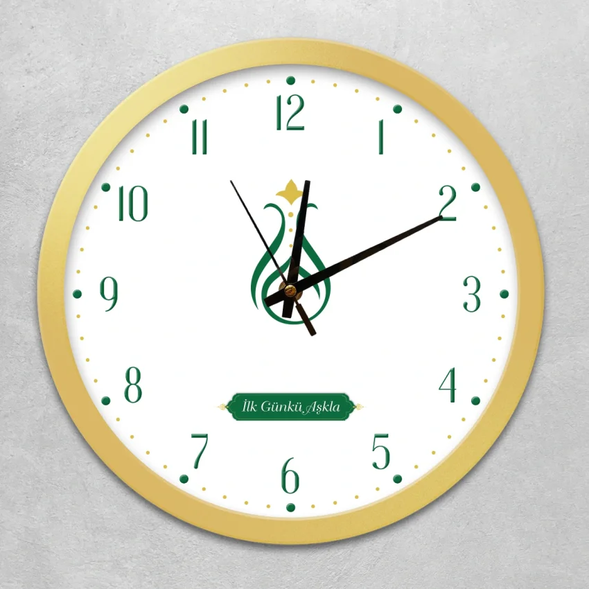 Duvar Saati 35 cm Çap Cam, Akar Saniyeli, Sessiz Mekanizma - Serhendi Logolu - İlk Günkü Aşkla - Sade Desen Altın Çerçeve M5 - 1