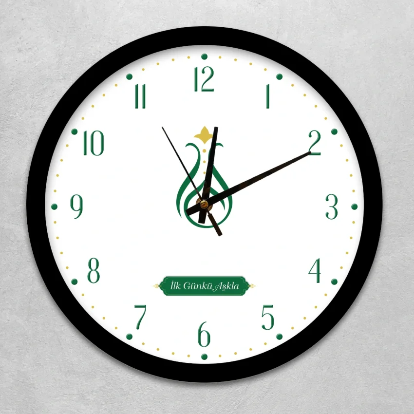 Duvar Saati 35 cm Çap Cam, Akar Saniyeli, Sessiz Mekanizma - Serhendi Logolu - İlk Günkü Aşkla - Sade Desen Siyah Çerçeve M5 - 1