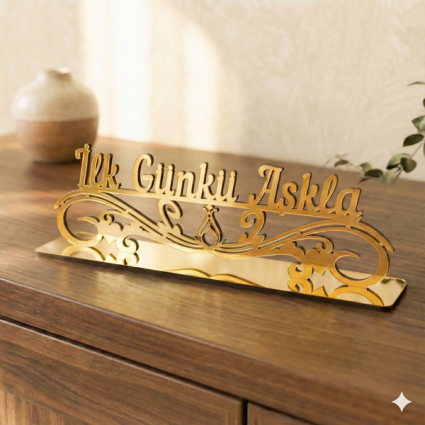 Masa Üstü Dekor, İlk Günkü Aşkla, Salon ve Ofis Dekor, Masa Aksesuarları, 25x7 Serhendi Logolu Altın Pleksi M1 - Serhendi Logolu Ürünler