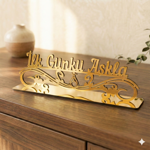 Masa Üstü Dekor, İlk Günkü Aşkla, Salon ve Ofis Dekor, Masa Aksesuarları, 25x7 Serhendi Logolu Altın Pleksi M1 - 1