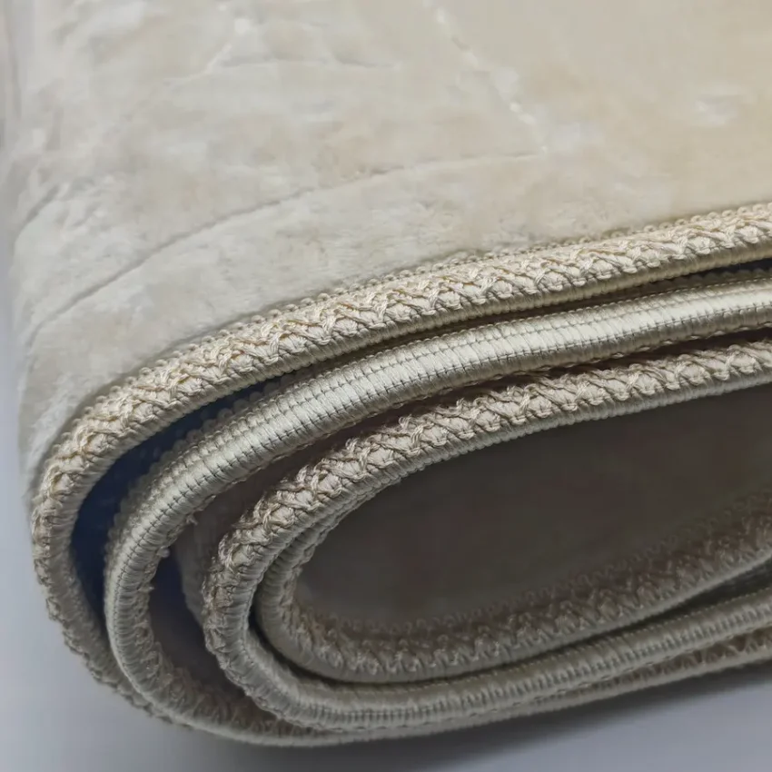 Yumuşak Peluş Seccade Kaymaz Taban 80x120 Krem M1 - 4