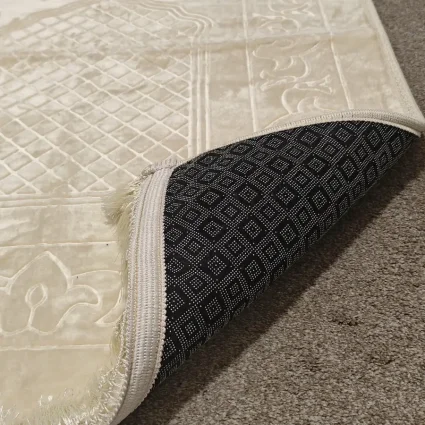 Yumuşak Peluş Seccade Kaymaz Taban 80x120 Krem M1 - 5