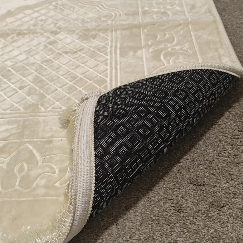 Yumuşak Peluş Seccade Kaymaz Taban 80x120 Krem M1 - 5