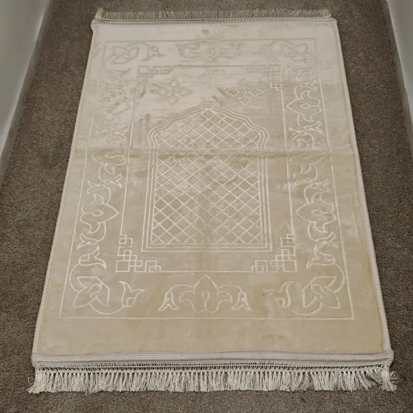 Yumuşak Peluş Seccade Kaymaz Taban 80x120 Krem M1 - 6